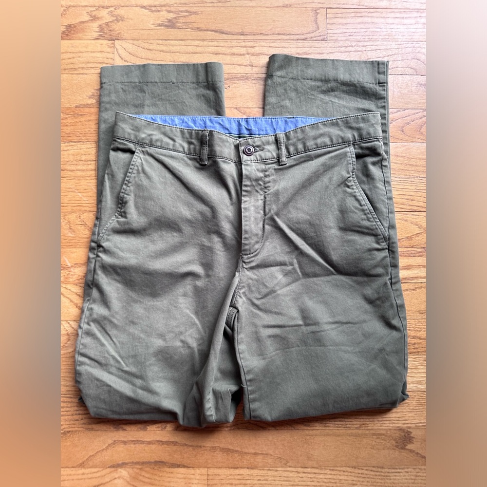 Men’s khaki pants